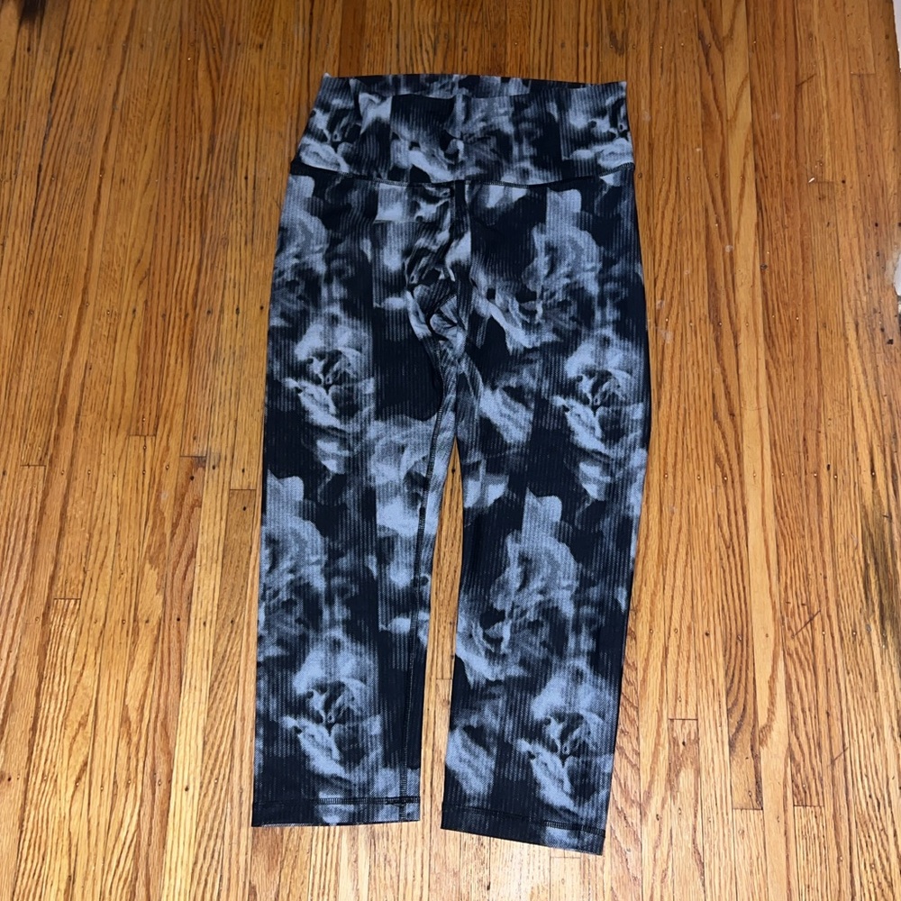 Old navy capri athletic leggings size small